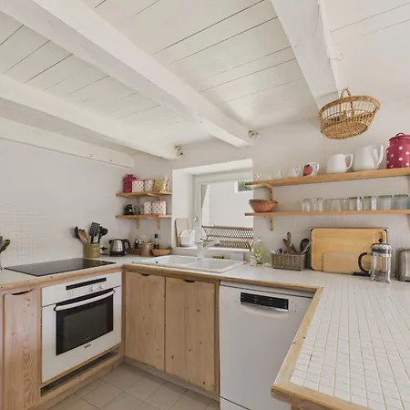 800 M De La Plage, Maison Pour 4 Avec Terrasse *