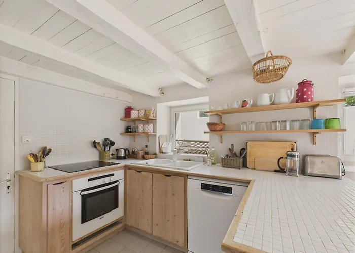 800 M De La Plage, Maison Pour 4 Avec Terrasse *