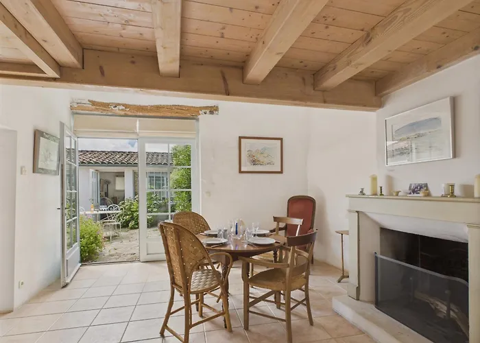 800 M De La Plage, Maison Pour 4 Avec Terrasse *